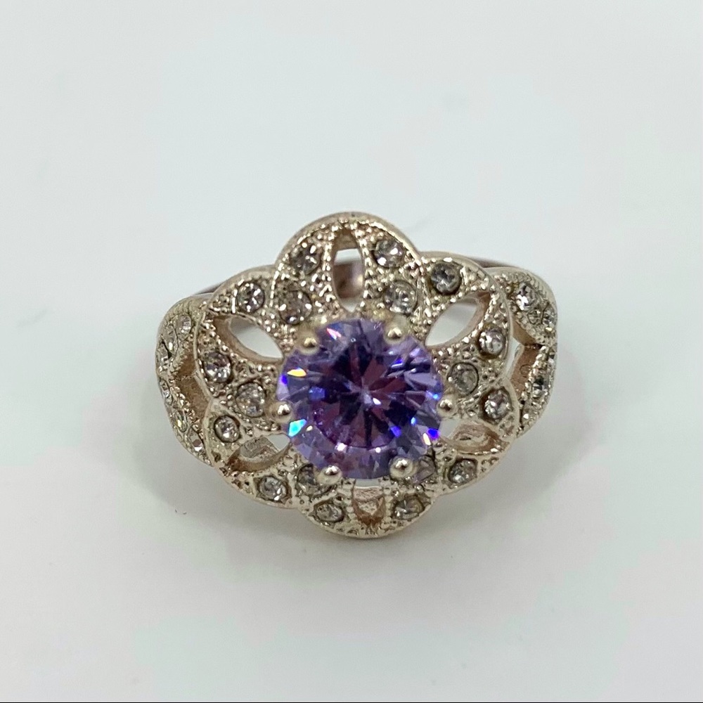Avon Dazzling Floral Purple Cubic Zirconia Silver Tone Cocktail Ring, 10